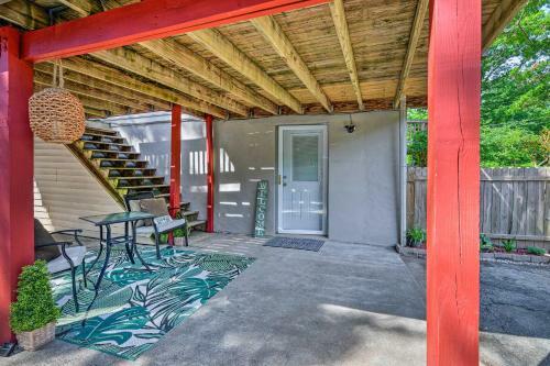 District Heights Apartment With Patio And Seating