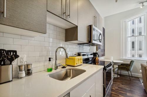 Inner Harbor's Best Furnished Luxury Apartments Apts