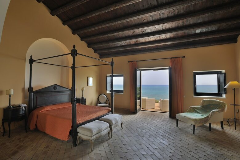 Hotel Falconara Charming House & Resort