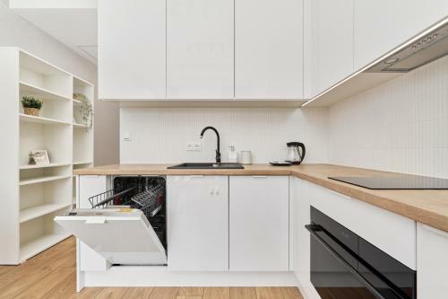 Apartment By The Oder River Wroc?aw By Renters