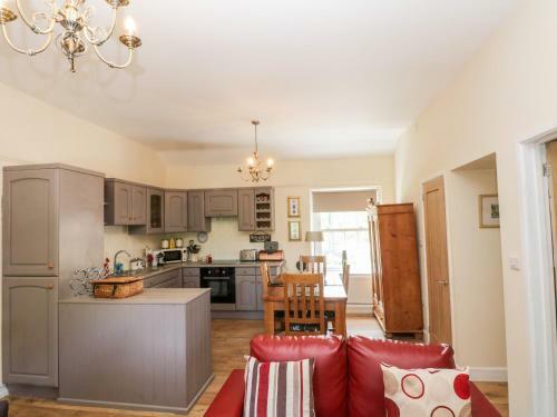 The Oak Apartment
