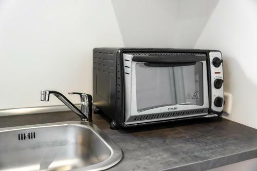 Apartamento Helles Und Modernes Basement-studio Mit Queensize Bett Und Walk-in Dusche Nahe Bei Der Documenta