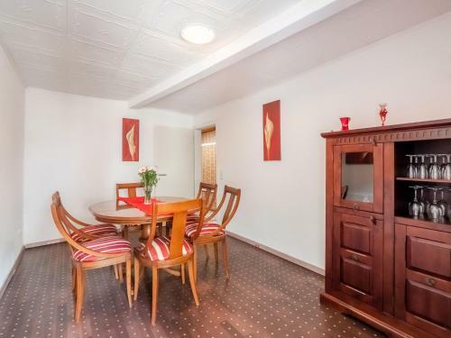 Spacious Holiday Home In Kinheim With Balcony