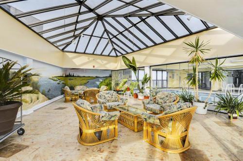 Golden Sands V