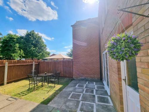 Luxury 4-bedroom Home With 3 Bathrooms And Patio