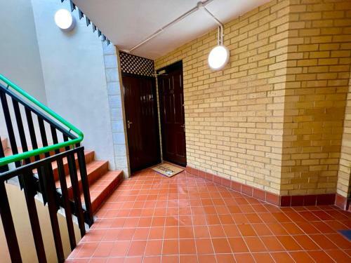 Lovely 1 Bedroom Apartment Free Onsite Parking