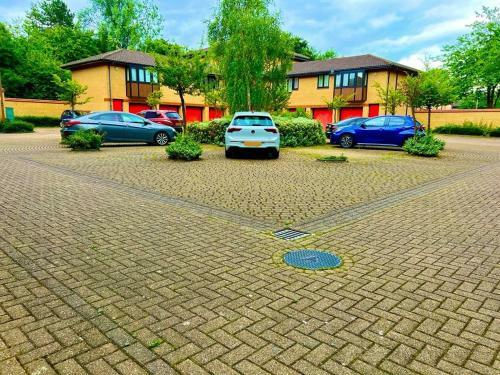 Lovely 1 Bedroom Apartment Free Onsite Parking