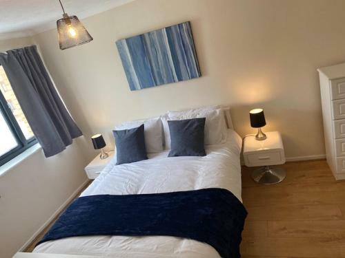 Lovely 1 Bedroom Apartment Free Onsite Parking