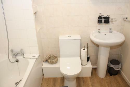 Lovely 1 Bedroom Apartment Free Onsite Parking