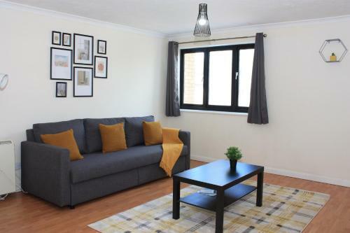 Lovely 1 Bedroom Apartment Free Onsite Parking