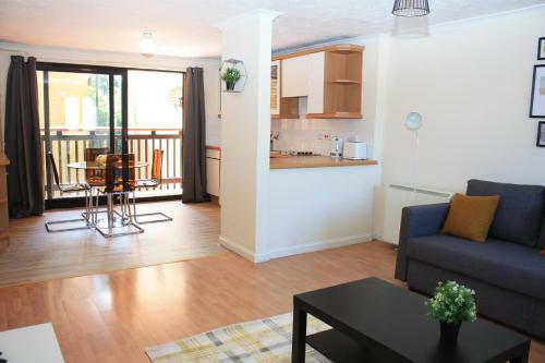 Lovely 1 Bedroom Apartment Free Onsite Parking