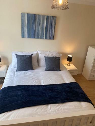 Lovely 1 Bedroom Apartment Free Onsite Parking