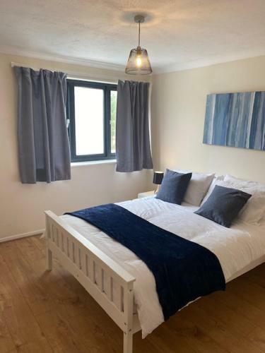 Lovely 1 Bedroom Apartment Free Onsite Parking
