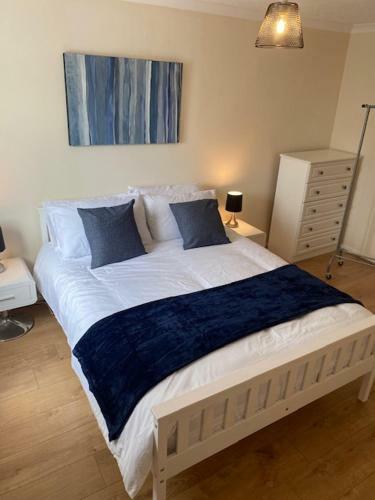 Lovely 1 Bedroom Apartment Free Onsite Parking