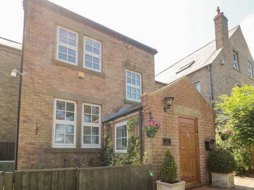 4 North Whitehouse Cottages