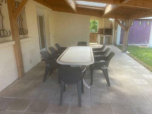 Lovely Four Bedroom Home With Private Pool.