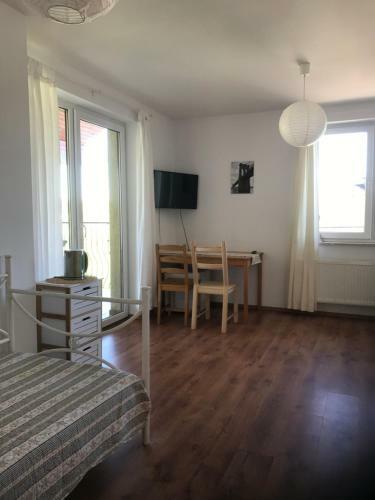 Apartament Z Balkonem- Blisko Pla?y