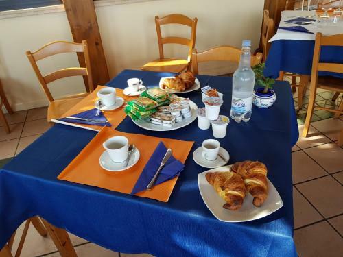 Hostal O Guarracino Rooms