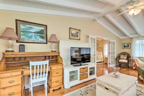 Charming Hyannis Home About 1 Mi To Beach Access!