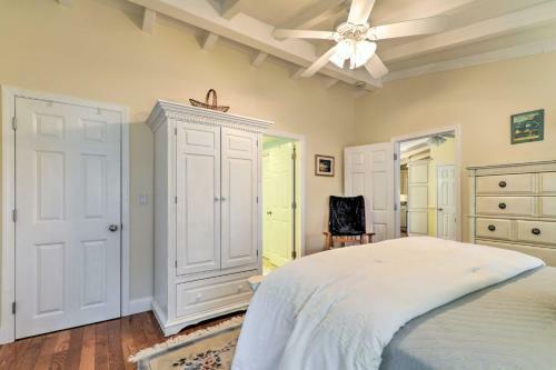 Charming Hyannis Home About 1 Mi To Beach Access!