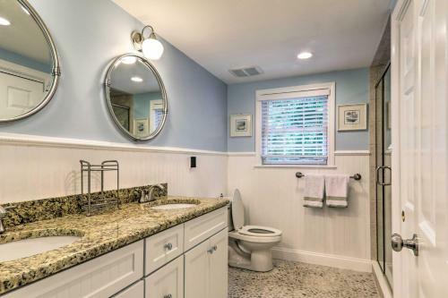 Charming Hyannis Home About 1 Mi To Beach Access!