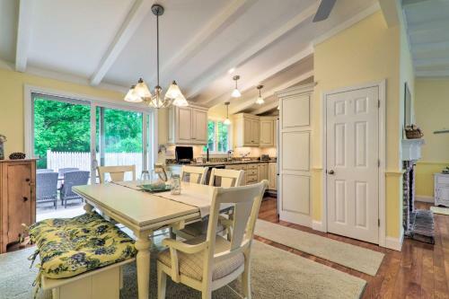 Charming Hyannis Home About 1 Mi To Beach Access!