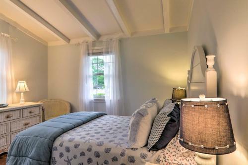 Charming Hyannis Home About 1 Mi To Beach Access!