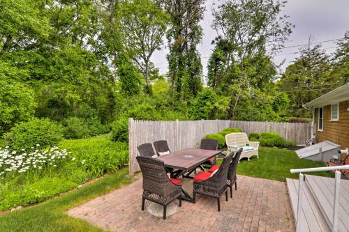 Charming Hyannis Home About 1 Mi To Beach Access!