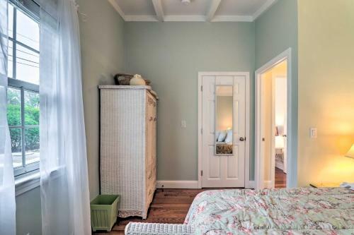 Charming Hyannis Home About 1 Mi To Beach Access!