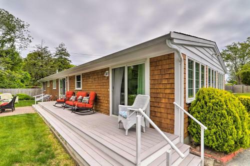 Charming Hyannis Home About 1 Mi To Beach Access!