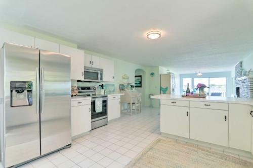 Bayfront Wareham Retreat With Private Beach!