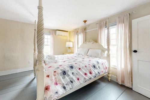 The Yarmouth House & Carriage House
