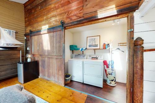 The Yarmouth House & Carriage House