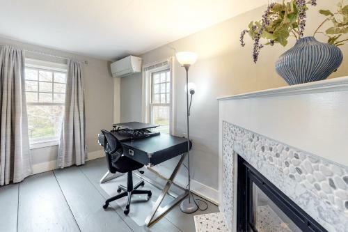The Yarmouth House & Carriage House