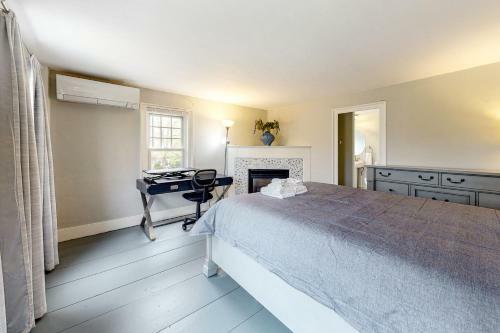 The Yarmouth House & Carriage House