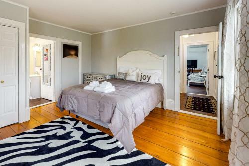 The Yarmouth House & Carriage House