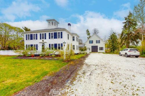 The Yarmouth House & Carriage House