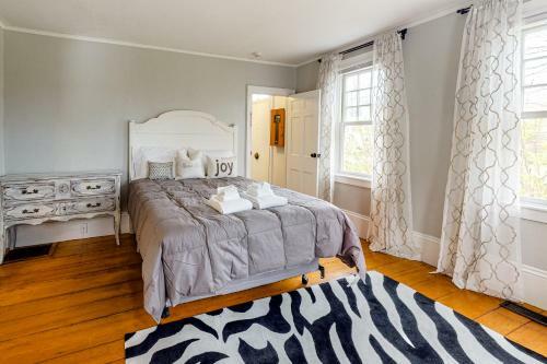 The Yarmouth House & Carriage House