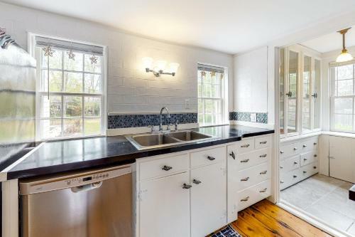 The Yarmouth House & Carriage House