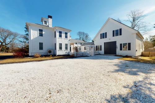 The Yarmouth House & Carriage House