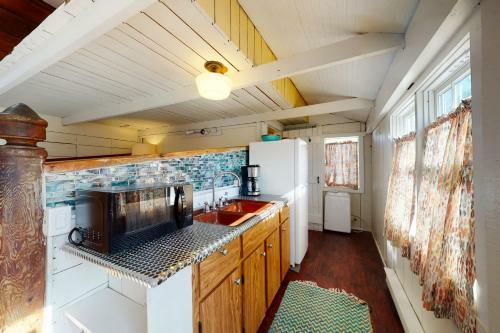 The Yarmouth House & Carriage House