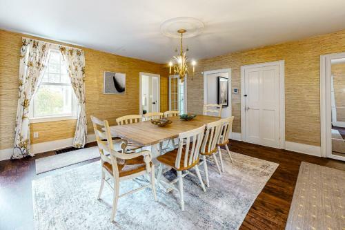 The Yarmouth House & Carriage House