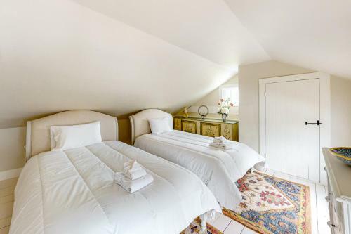 The Yarmouth House & Carriage House