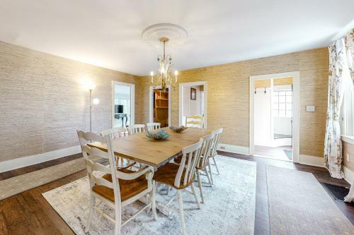 The Yarmouth House & Carriage House