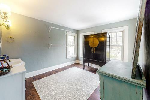 The Yarmouth House & Carriage House
