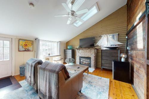 The Yarmouth House & Carriage House