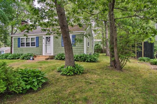 South Yarmouth Cottage About Half Mi To Beaches!