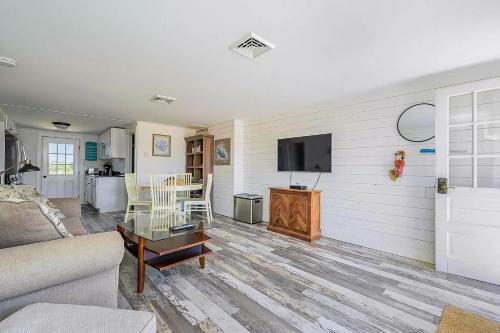 Beachside Bungalow - A