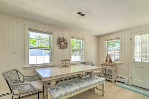 Adorable West Yarmouth Home About 2 Mi To Beach!