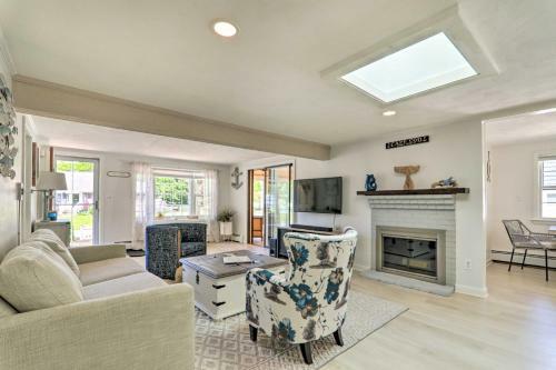 Adorable West Yarmouth Home About 2 Mi To Beach!
